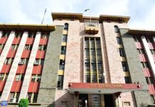 बेकायदेशीर फलकांना आळा घालण्यासाठी PMC होर्डिंगवर अनिवार्य QR कोड लागू करणार, उल्लंघन करणाऱ्यांवर कारवाईचा इशारा. पुणे बातम्या