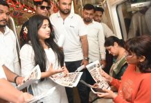 नीट पेपरफुटी प्रकरणी युवक काँग्रेसची मुंबई मेट्रोमध्ये जनजागृती मोहीम…