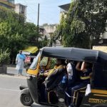 पुण्यात सीएनजीचे दर वाढल्याने शालेय विद्यार्थ्यांना घेऊन जाणाऱ्या ऑटोचालकांनी शुल्क वाढवण्याची मागणी केली आहे, पालकांची नाराजी. पुणे बातम्या