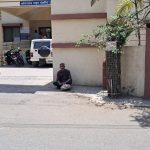 रस्त्यावरील अनधिकृत गॅरेजवर कारवाईच्या मागणीसाठी धरणे;