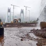पावसाने महामार्ग, बस आणि रेल्वे रुळांना तडाखा दिल्याने पुण्याचा मुंबईपासून तासनतास संपर्क तुटला.