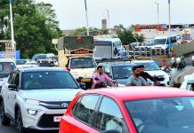 CoEP फ्लायओव्हर ट्रॅफिक चाचणीने प्रवाशांची नाराजी ओढवून घेतली कारण गर्दी बदलते, कमी होत नाही | पुणे बातम्या